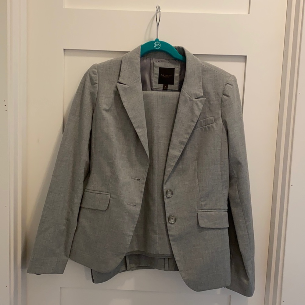 The Limited gray women’s suit - size 6 suit coat and size 2R Drew fit pants